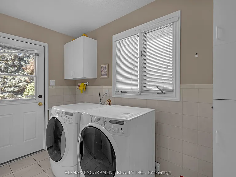489 Acadia Dr — Photo 16