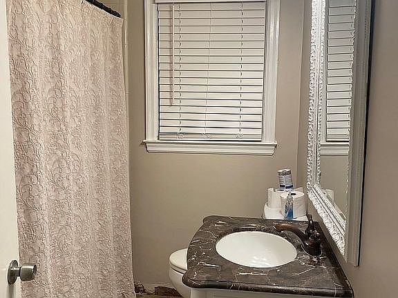 4th image of 430 Barkley Dr