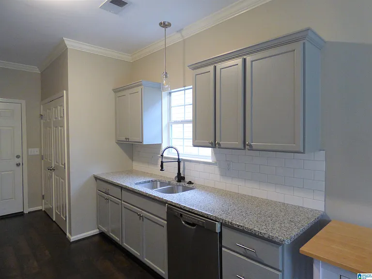 951 Savannah Ln — Photo 4