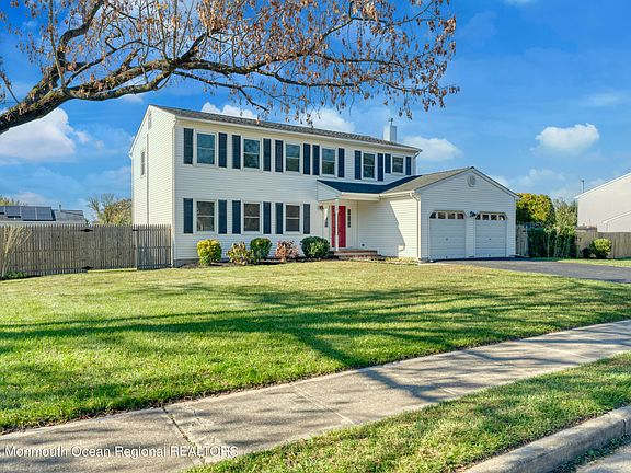 3rd image of 2203 Oak Knoll Drive