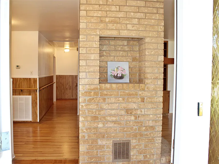218 Smith St — Photo 2