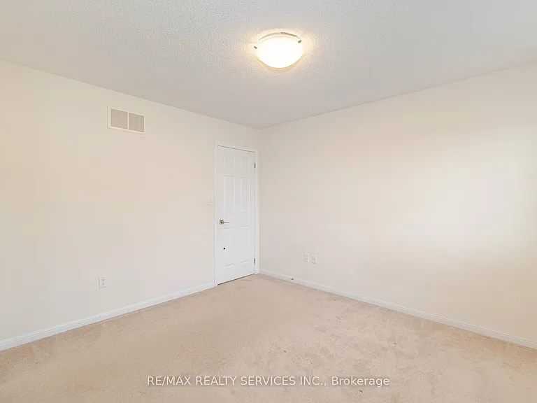 4 Colonel Frank Ching Cres — Photo 18