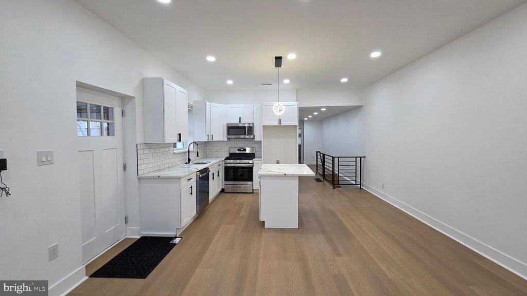 7552 Forrest Ave, Philadelphia, PA - View 2