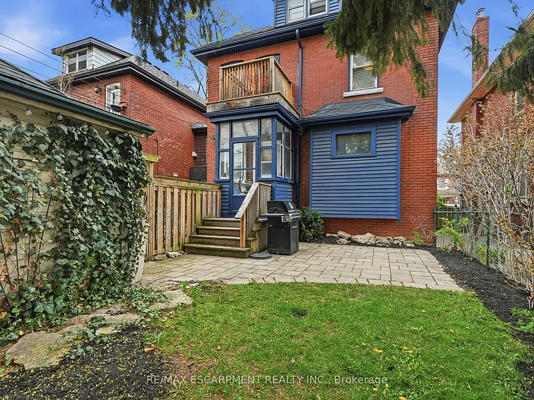 37 Connaught Ave S — Photo 39