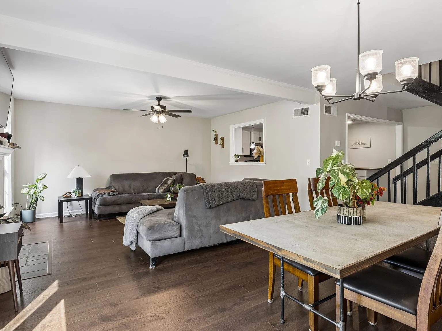 3 bed, 1684 sqft, $2,000 — Photo 3