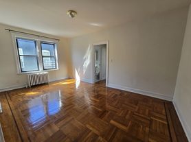 23-84 26th St, Astoria, NY