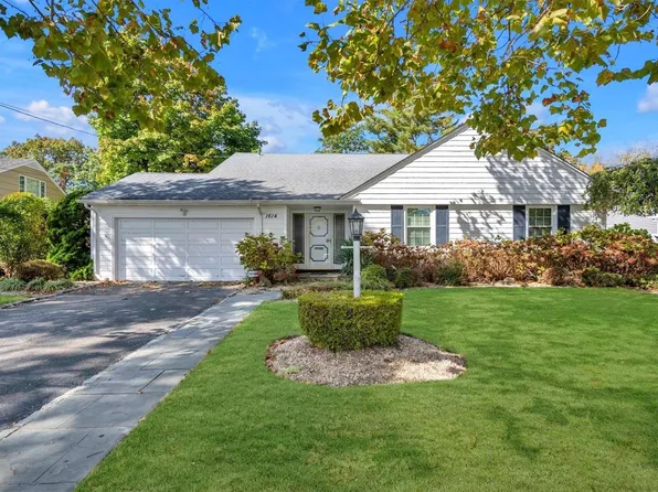 1614 Lakeview Drive, Hewlett, NY 11557