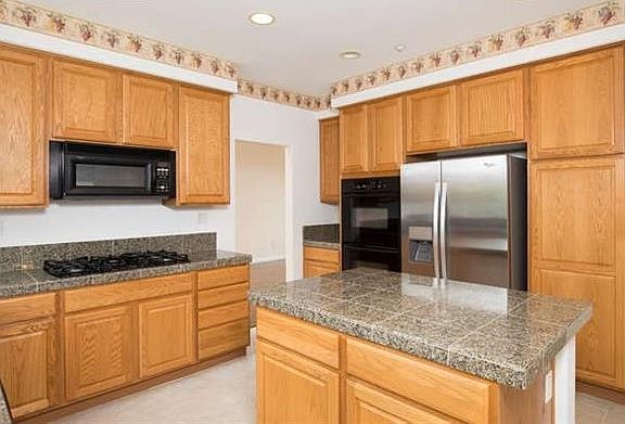 4th image of 621 Armstrong Way