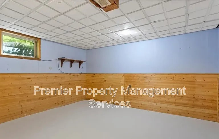 300 Aristocrat Dr — Photo 11
