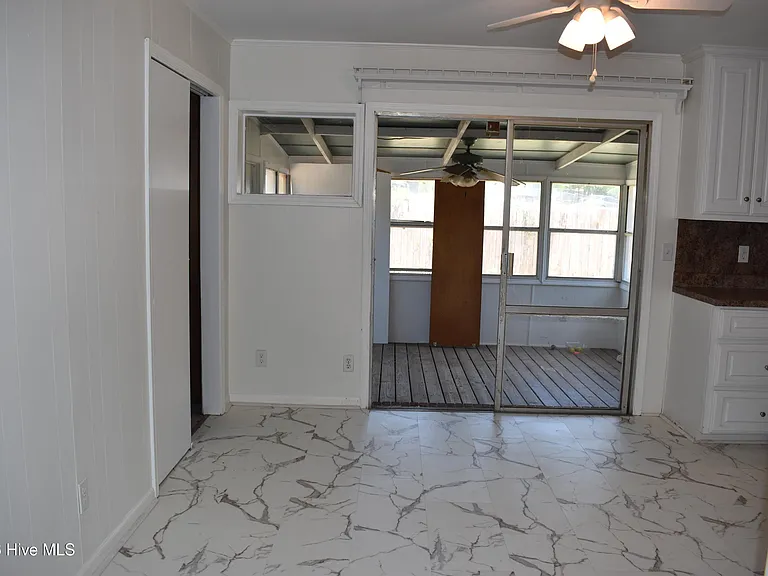 735 Old Edgefield Rd — Photo 4