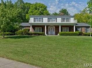 29 Shawnee Dr, Saint Charles, MO