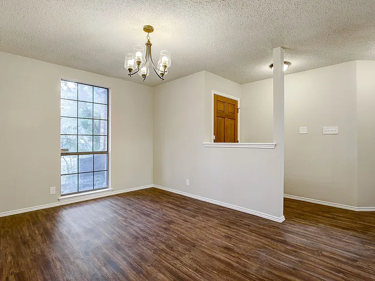 11823 Adriana Maria — Photo 4