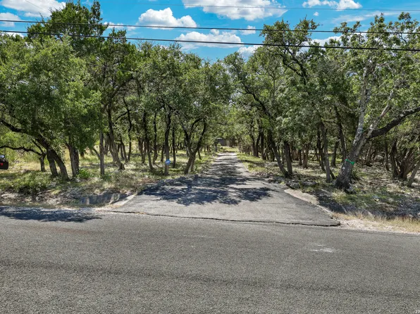 1202 Flagstone Dr., San Antonio, TX 78260