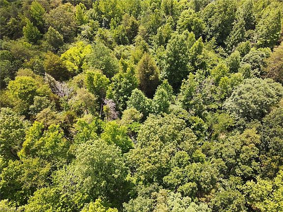 3rd image of 189 Hamlet Hills Dr
