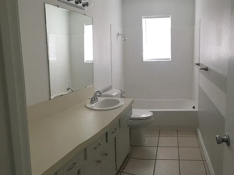 2521 N Travis St #3A — Photo 3