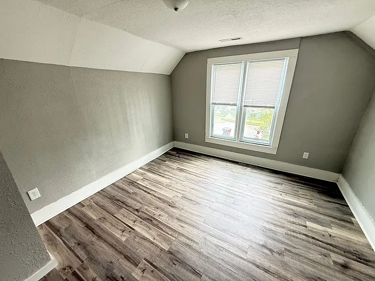 2137 N Delaware Ave — Photo 16