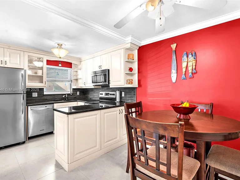 3216 NE 13th St #1 — Photo 7