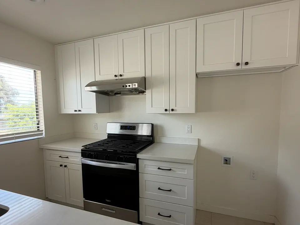 235 W 4th St