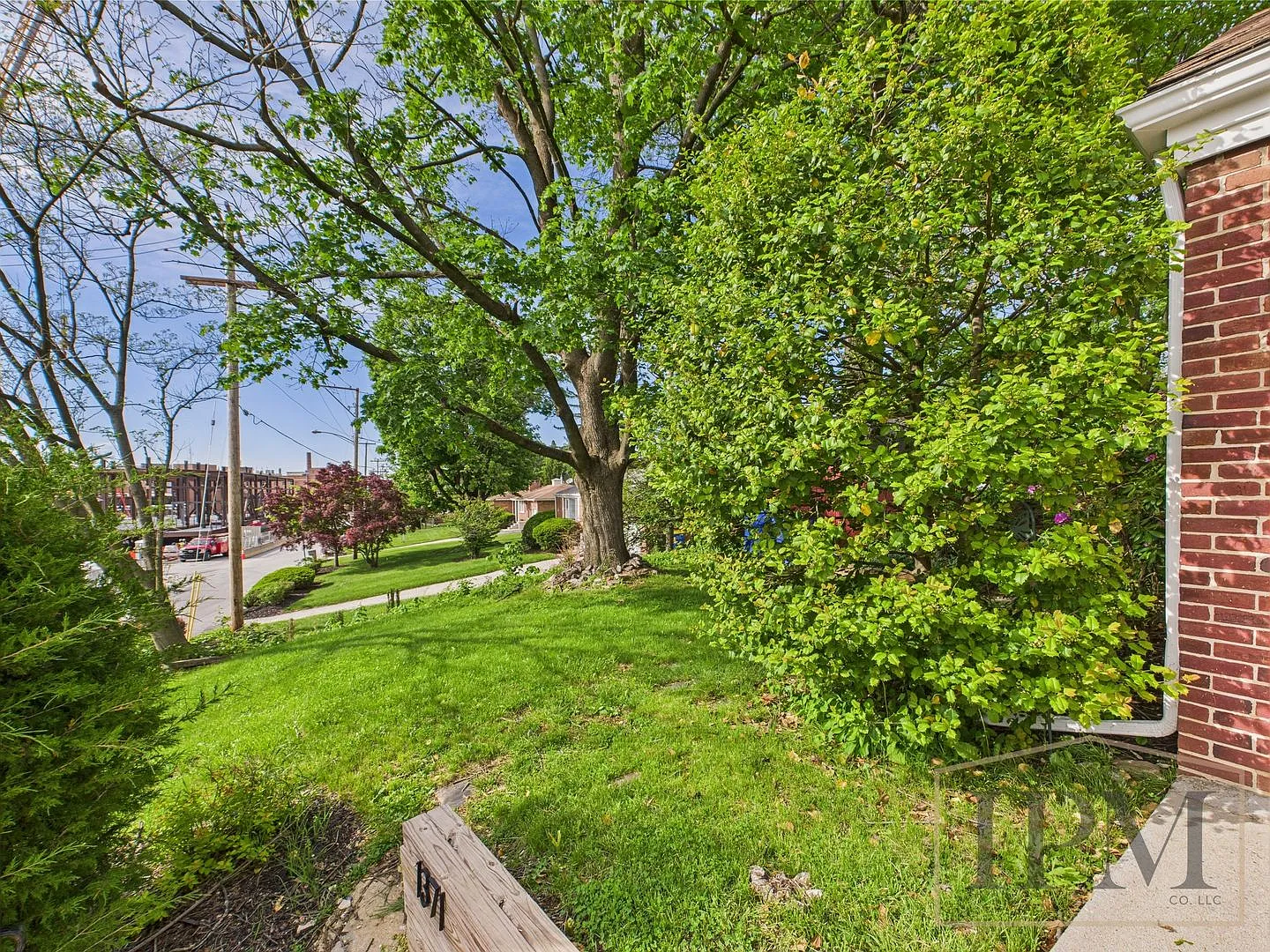 Apply Today - Charming 3 Bedroom, 1 Bath Single Family Home Near York Hospital. — Photo 4