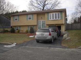 15 Geranium Cir, Cranston, RI 02920