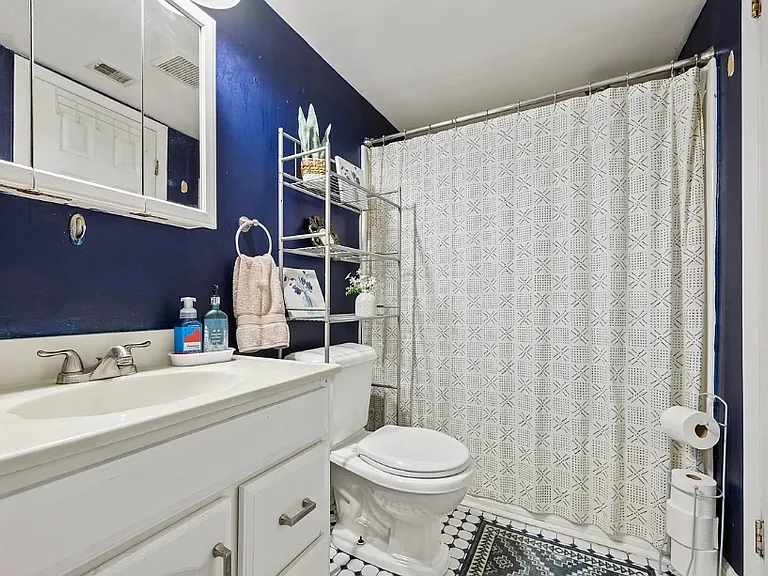 3750 Clarendon Ave #5 — Photo 4