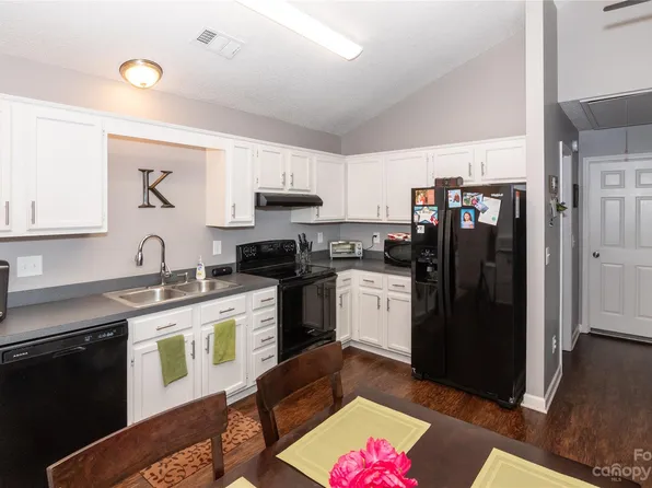 1329 Level Creek Ln, Charlotte, NC 28214