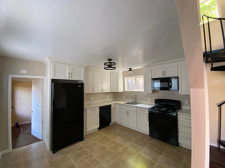 332 Bayview St #A — Photo 26