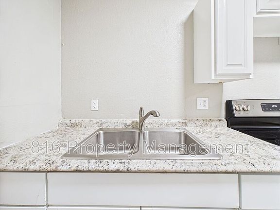 5th image of 3331-3333 Indiana Ave #3331-A