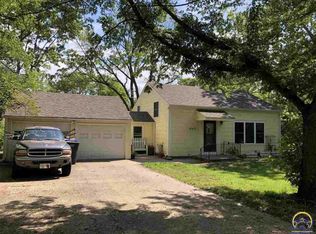 4313 SW Stratford Rd, Topeka, KS 66604