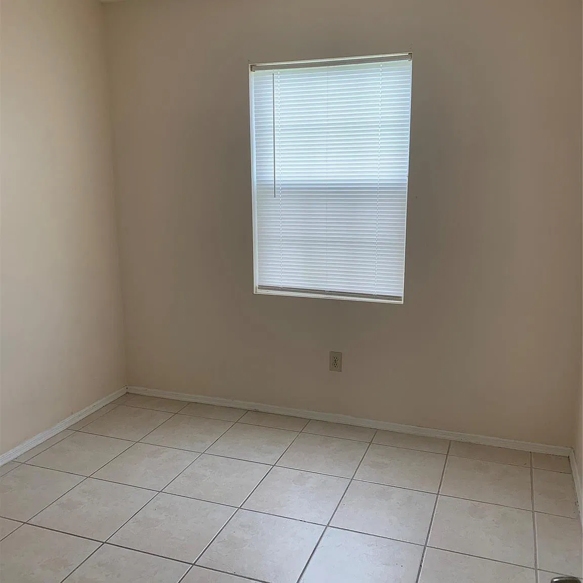 3 bed, 2.0 bath, 1036 sqft, $1,900 — Photo 4