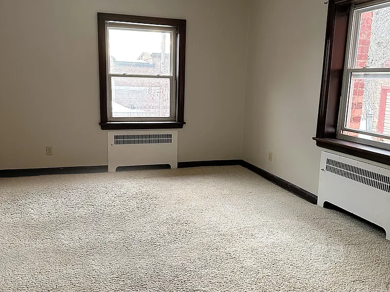 215 Gold St — Photo 6