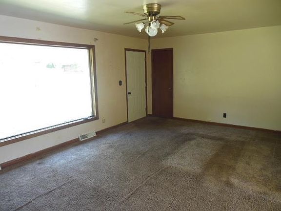 4th image of 3329 Lookout Dr