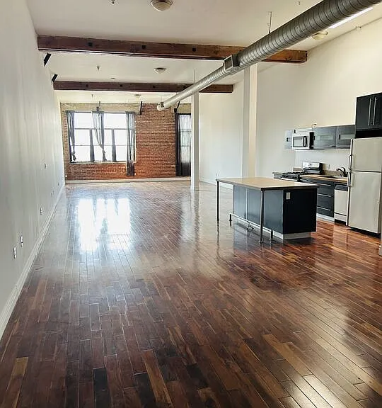 652 Mateo St #306 — Photo 2