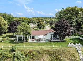 1806 Surfside Dr, Manistee, MI 49660
