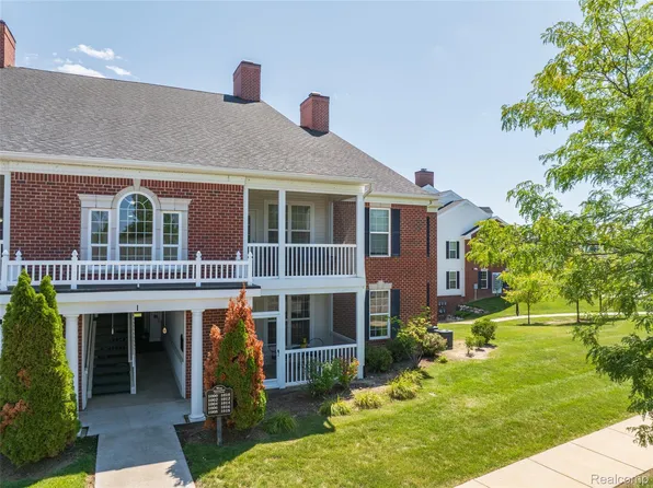 1006 W Summerfield Glen Cir, Ann Arbor, MI 48103