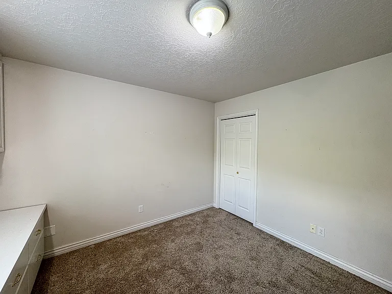 428 N 1200 E — Photo 37