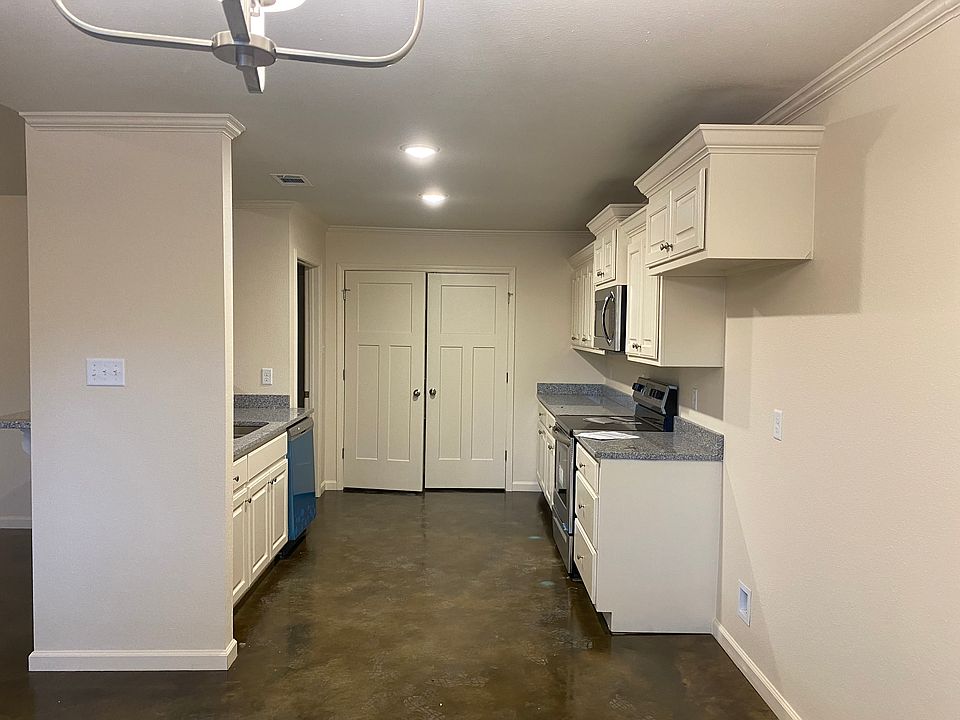 2nd image of 815 Watson Ln
