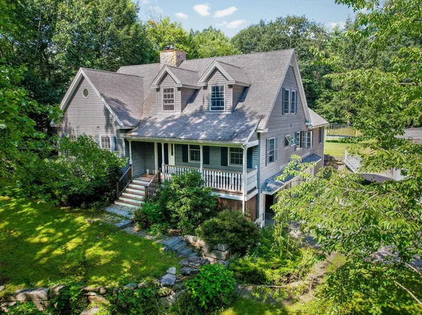 64 Rowe Drive, Fremont, NH 03044