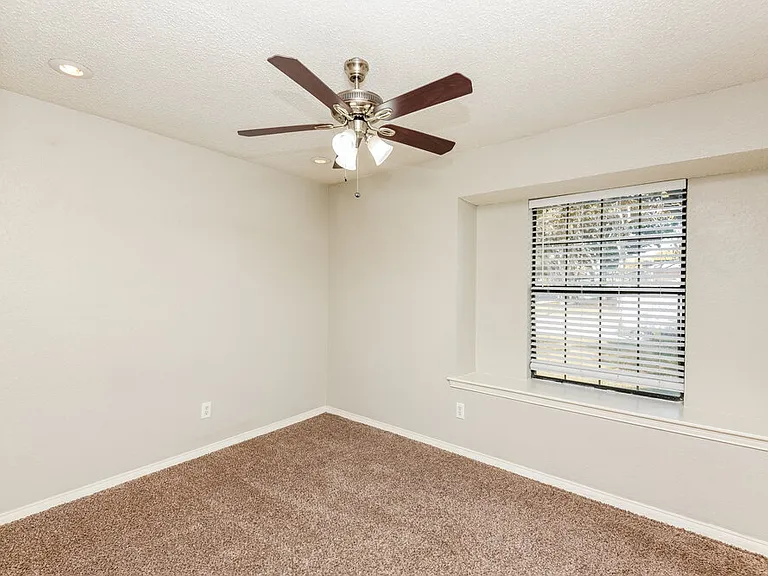 717 Parkwest Blvd — Photo 14