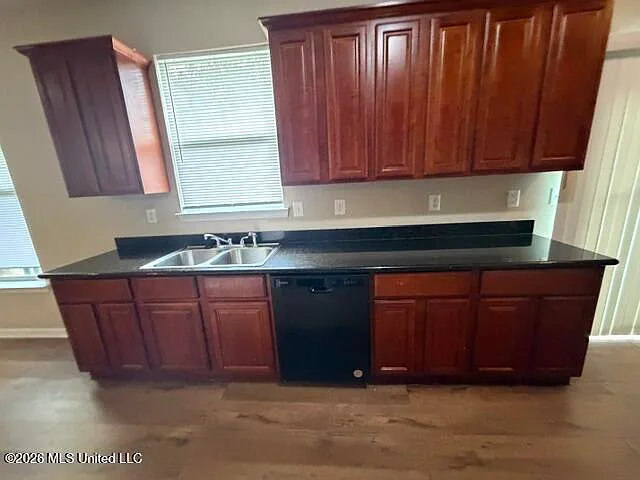 2207 Searle Ave — Photo 3