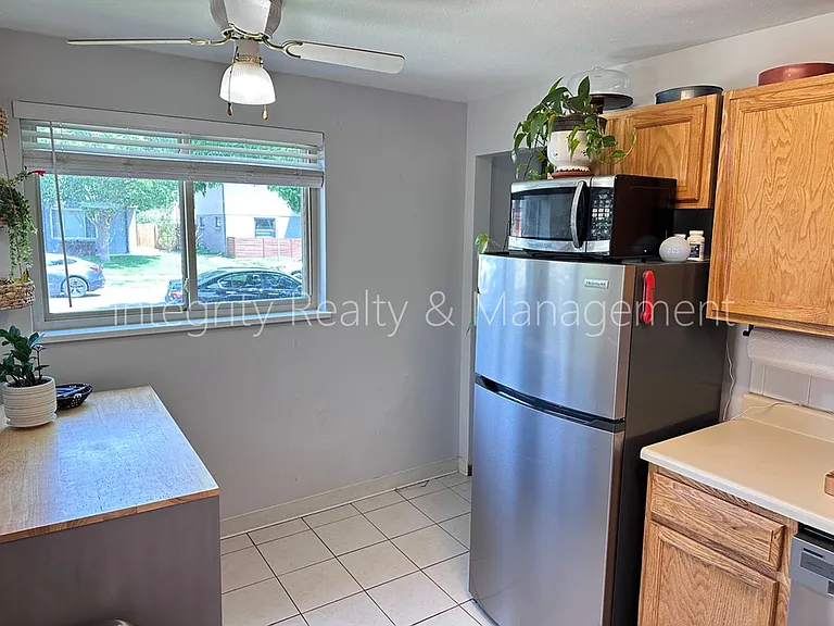 2047 Meade St — Photo 9
