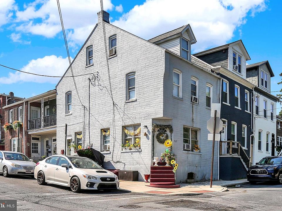 1st image of 702 Poplar St