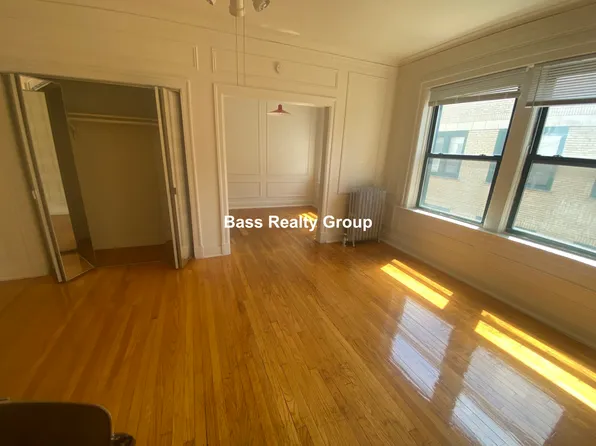 5114 S Blackstone Ave #B17, Chicago, IL 60615