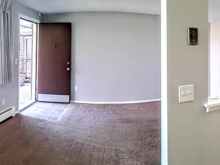 Royal Village Apartment Homes 245 — Photo 9