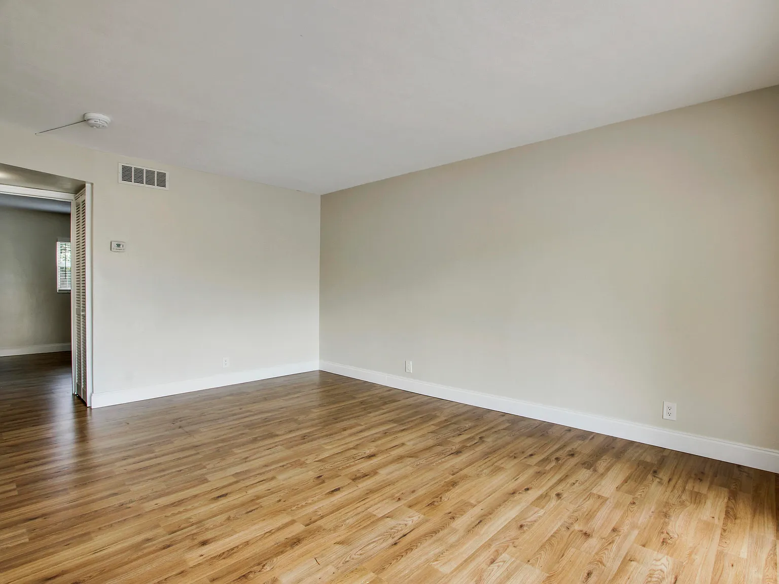 2 bed, 1.0 bath, 800 sqft, $1,950 — Photo 4
