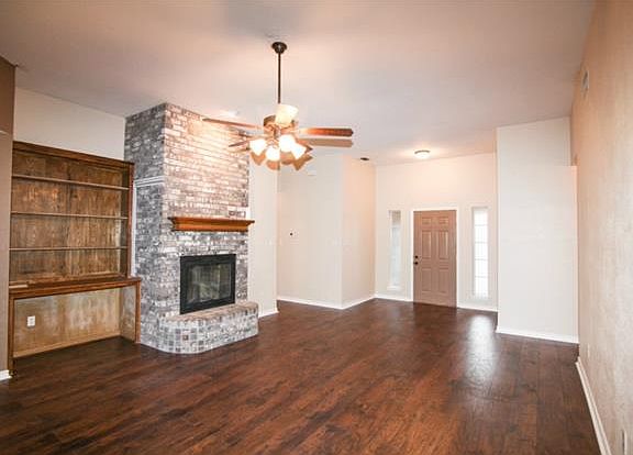 3rd image of 1458 Weavers Way