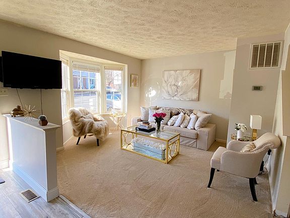 4th image of 1005 Kings Crest Dr