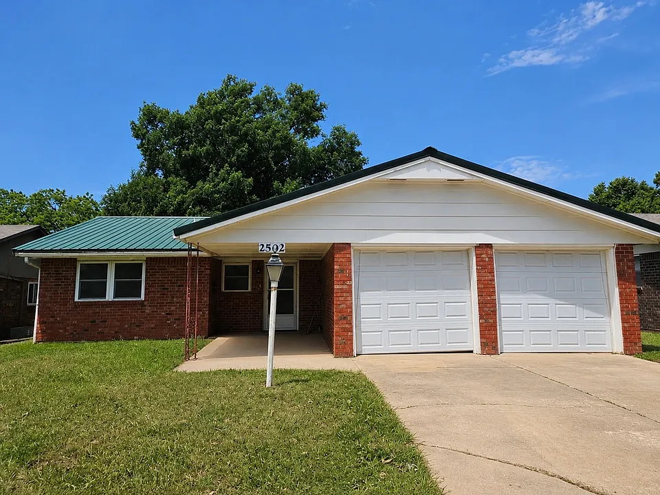 2502 N Park Dr