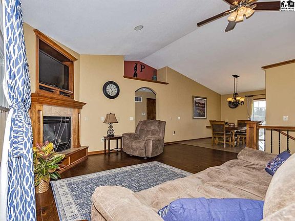 4th image of 817 W 32nd Ave