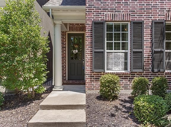 5th image of 2265 Longwood Dr